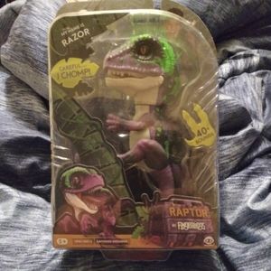 Fingerlings toy Raptor